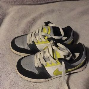 Nike sneakers unisex or boys excellent conditions